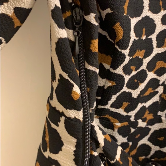 Cheetah print romper - Picture 8 of 9